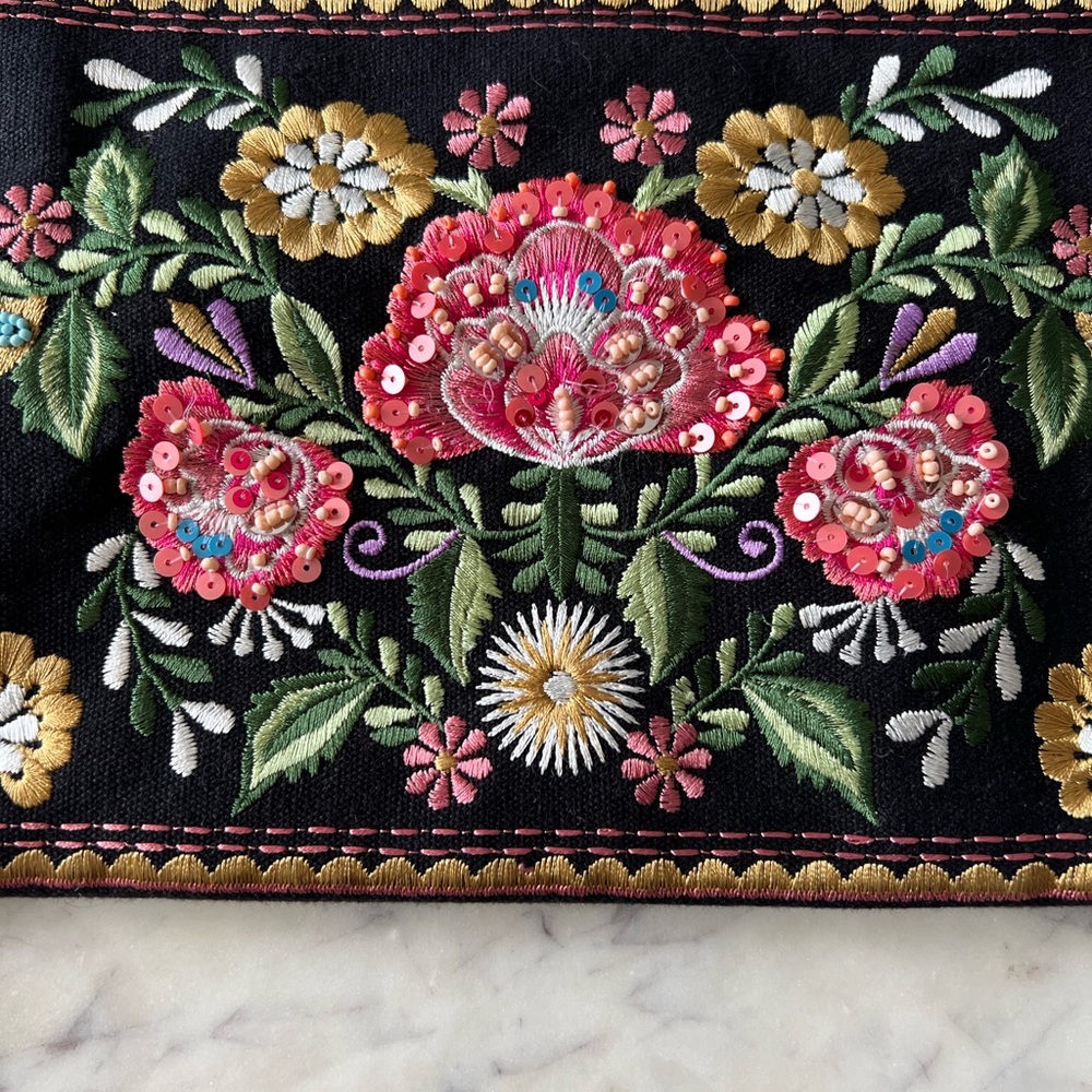 Handbag with tassel - Picture 3 of 5